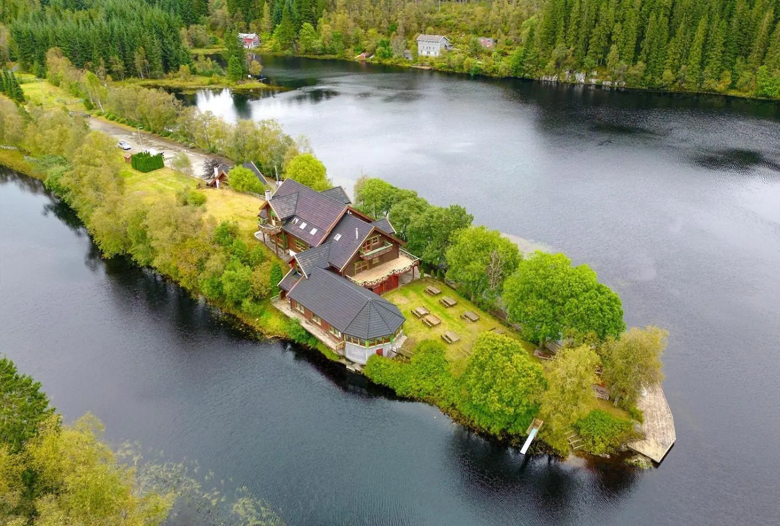 Svanetangen Ferie Og Fritid contacts